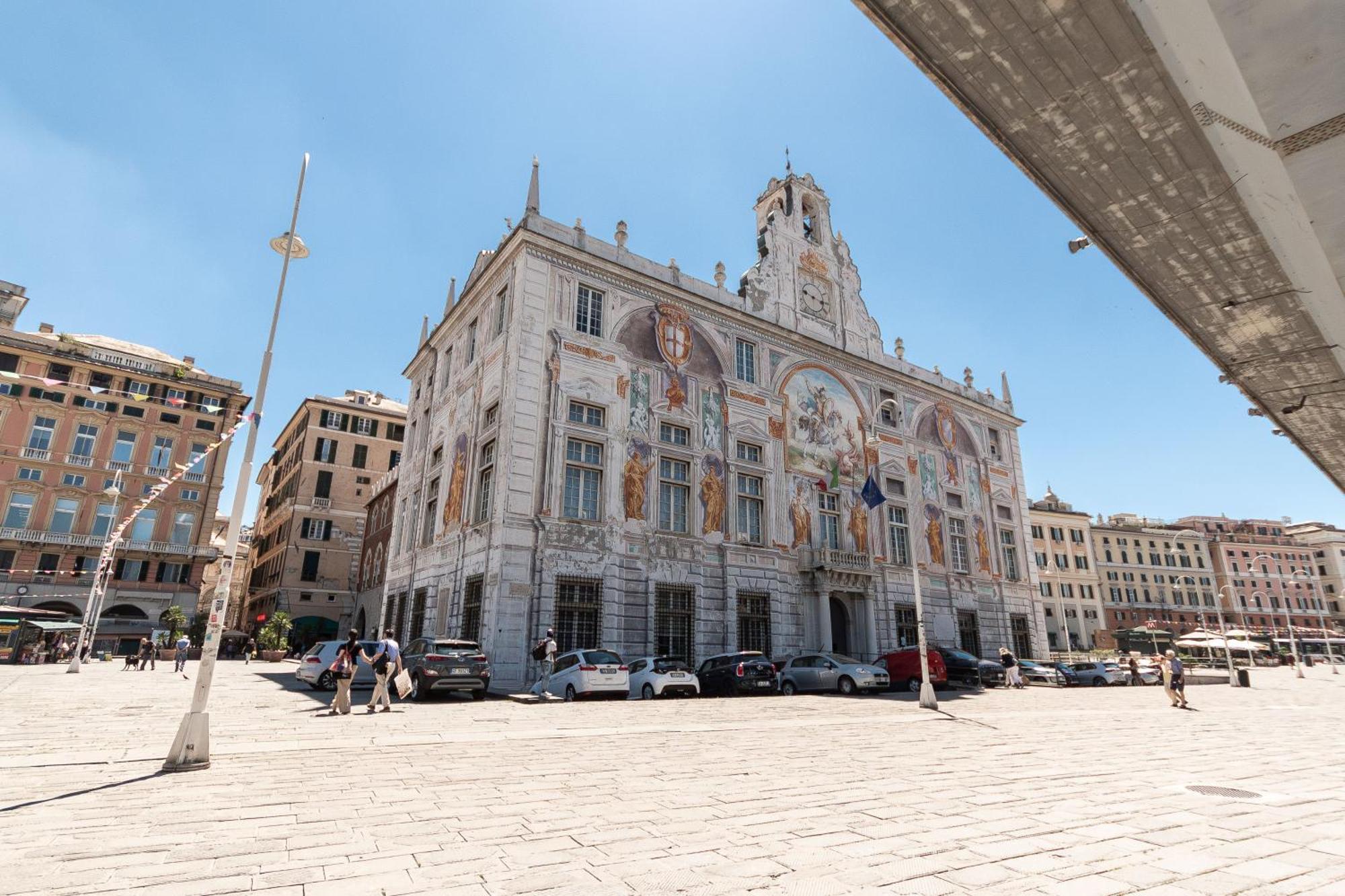 L'acquario Del Principe, Vicoli, Porto E Lanterna