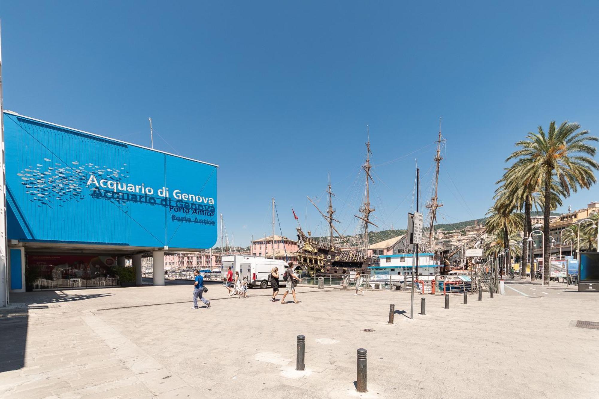 L'acquario Del Principe, Vicoli, Porto E Lanterna